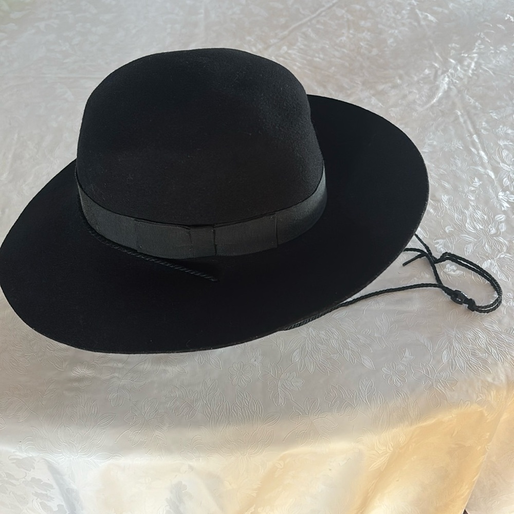 Gaucho made in USA black wool hat. Size S. Excellent condition.